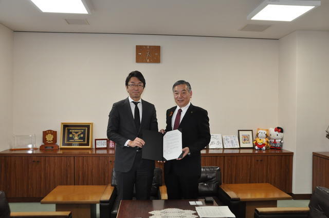 写真:ヘルシーフードとの協定締結