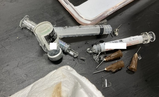 プラスチックとして搬入された注射器と注射針