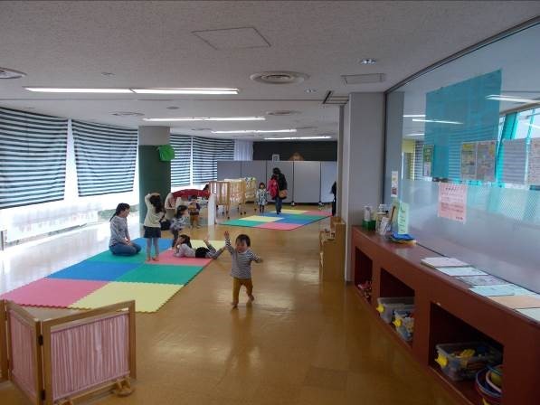 写真:あそびとつどいの広場『ぴーかぶー』