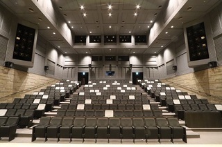 写真：小ホール（令和3年12月撮影）