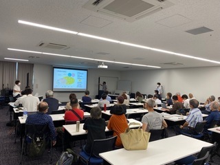 写真：公開プレゼンテーションの様子