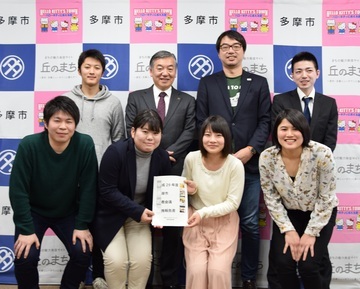 写真:平成29年度多摩市若者会議報告の様子2