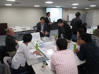 写真：グループワークの様子1