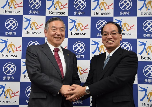 写真：調印式の様子