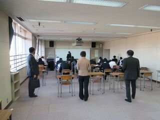 写真：令和2年度第3回　中学校の授業見学の様子