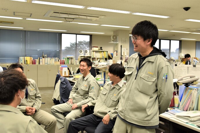 写真：道路交通課職員4