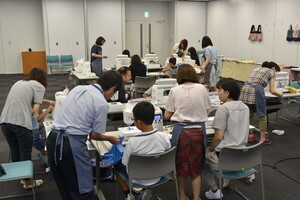 写真：手提げバック講習会の様子