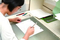 写真：制作作業の様子1