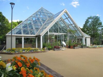 グリーンライブセンター施設正面の写真