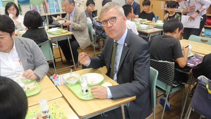 写真:給食の風景