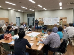 活動計画作成についての講義を受けている受講生の写真