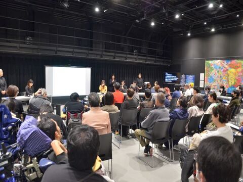 写真：パネルディスカッションの様子