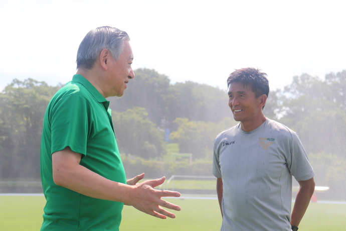 多摩市長と東京ヴェルディ監督