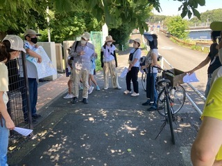 写真：ミニプロジェクト「防災倉庫探検隊」の様子