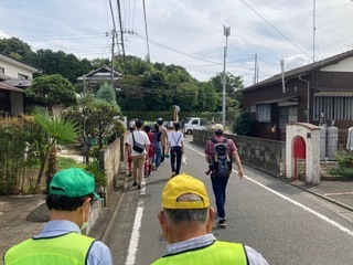 写真：ミニプロジェクト「笑顔の挨拶で楽しさ一杯」の様子