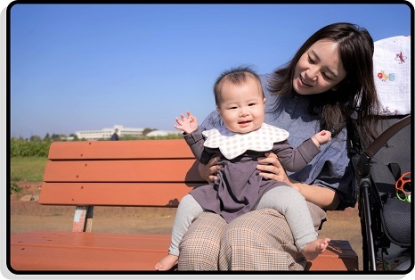 子どもと母親の写真