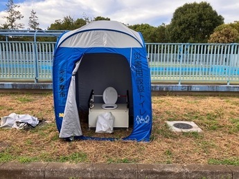 マンホールトイレ