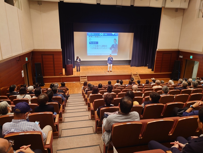 写真：パンチ佐藤さん講演会（1）