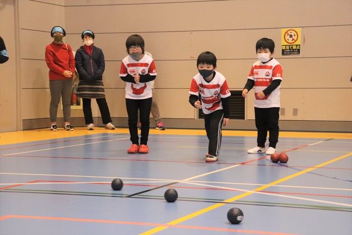 ボッチャをプレーする様子