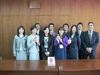 多摩市の手みやげプロジェクトメンバーの集合写真