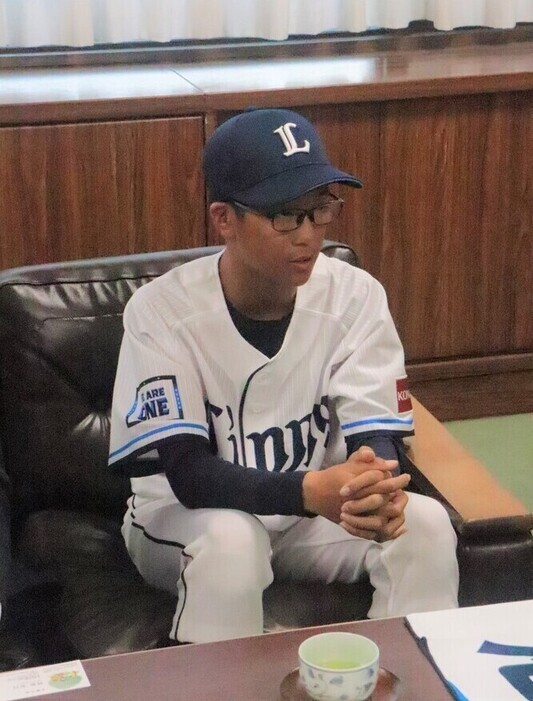 港選手（写真）