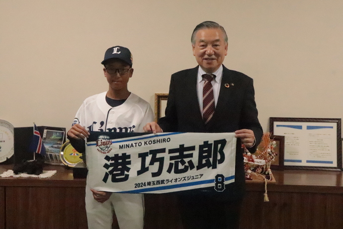 港選手と阿部市長