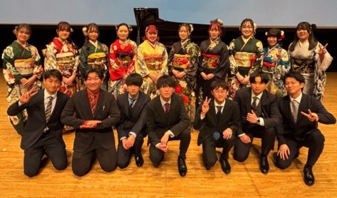 令和7年多摩市二十歳の祝賀祭実行委員全員の写真