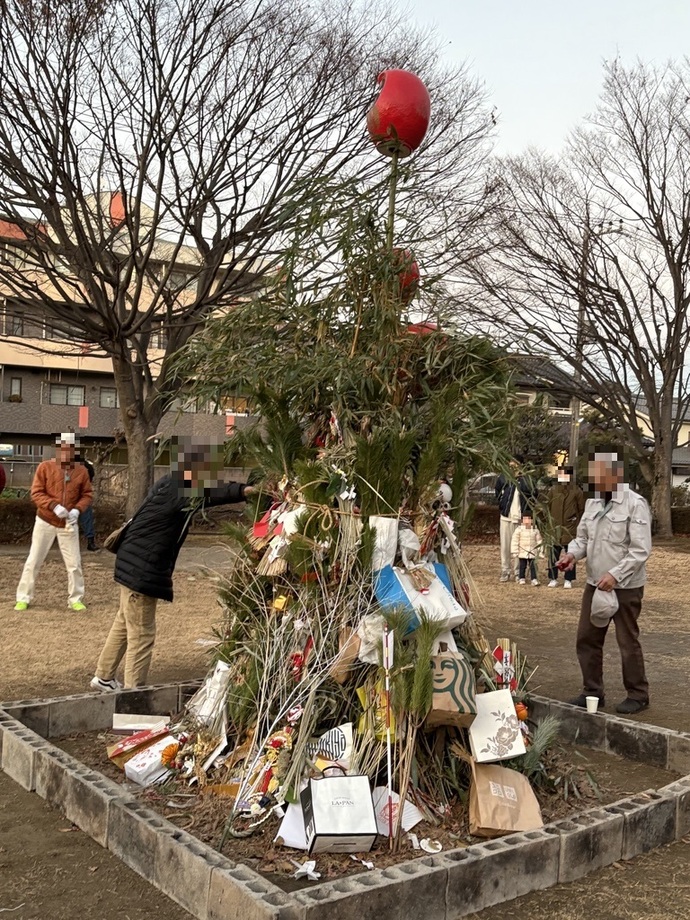 画像:唐木田公園でのどんど焼きの様子(1)