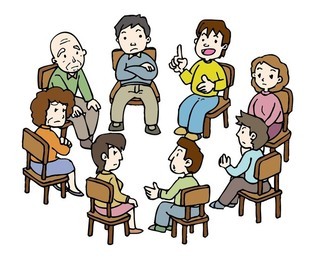 イラスト：数人が椅子に座って話し合う様子