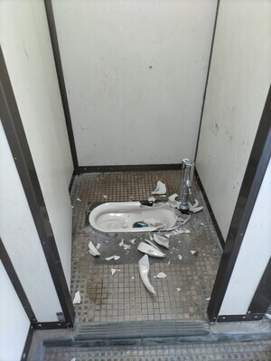 並木公園男子トイレ大便器