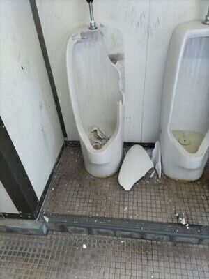 並木公園男子トイレ小便器