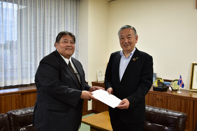 多摩市使用料等審議会会長から市長へ答申