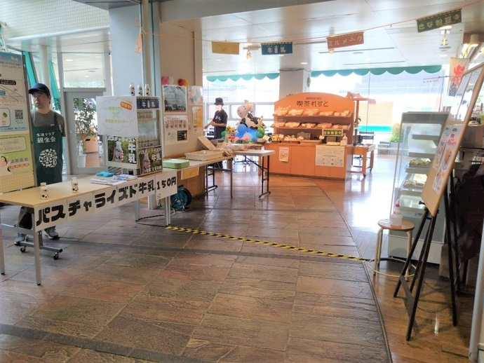 給食販売の様子