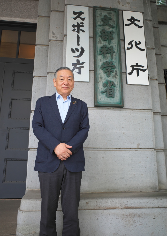 多摩市長が文部科学省を訪問した写真