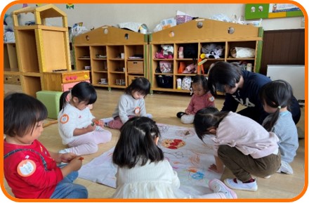 写真：多摩市こども誰でも通園事業の様子