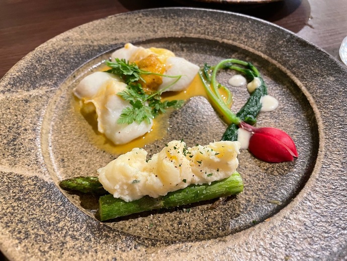 写真：アイスランド風まちバル「魚虎千両」の料理