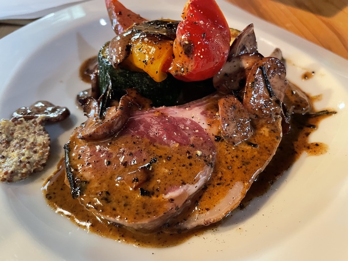 写真：アイスランド風まちバル「やねうら」の料理