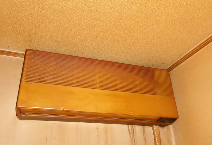 写真2：エアコンの写真