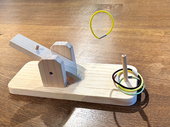 木工工作輪投げゲームの写真