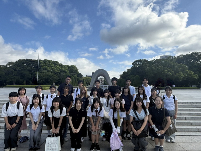 写真:平和ユースの方々の集合写真