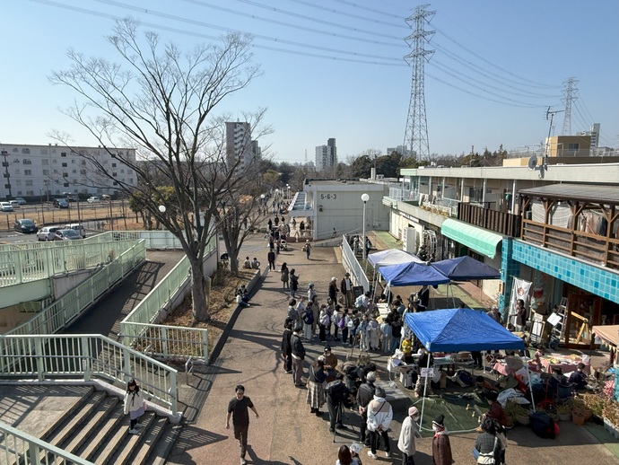 写真:諏訪名店街が「子どもマルシェ」の実施により賑わっている様子